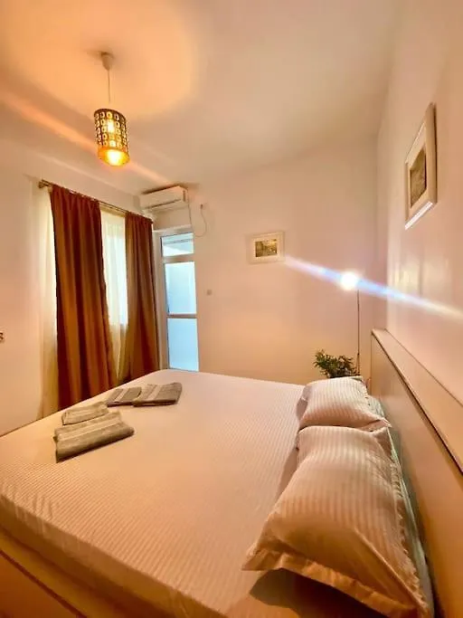 Stylish Ultacentral Old Town Бухарест 0*,  Румыния